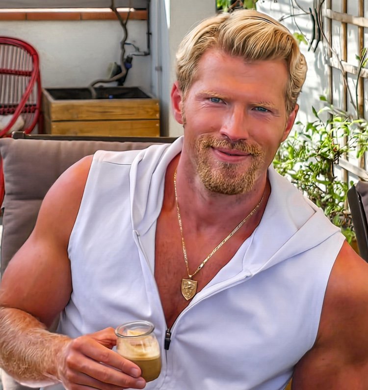 PSX_20250716_172139_headshot_small